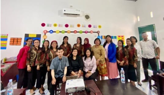 Tim PkM UHN Tingkatkan Kompetensi Teknologi Pembelajaran Guru -guru SD Melbourne