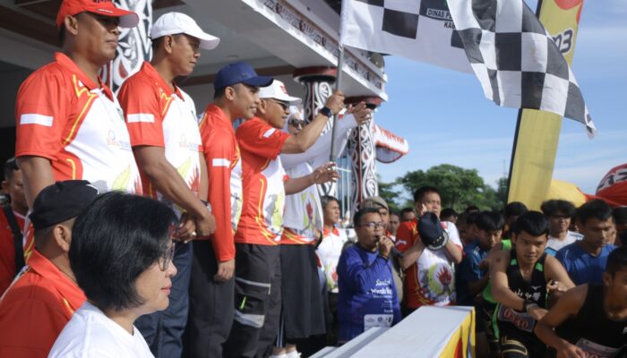 Sambut HUT Ke-80 RI, Bupati Simalungun Lepas Peserta Lomba Lari 10K