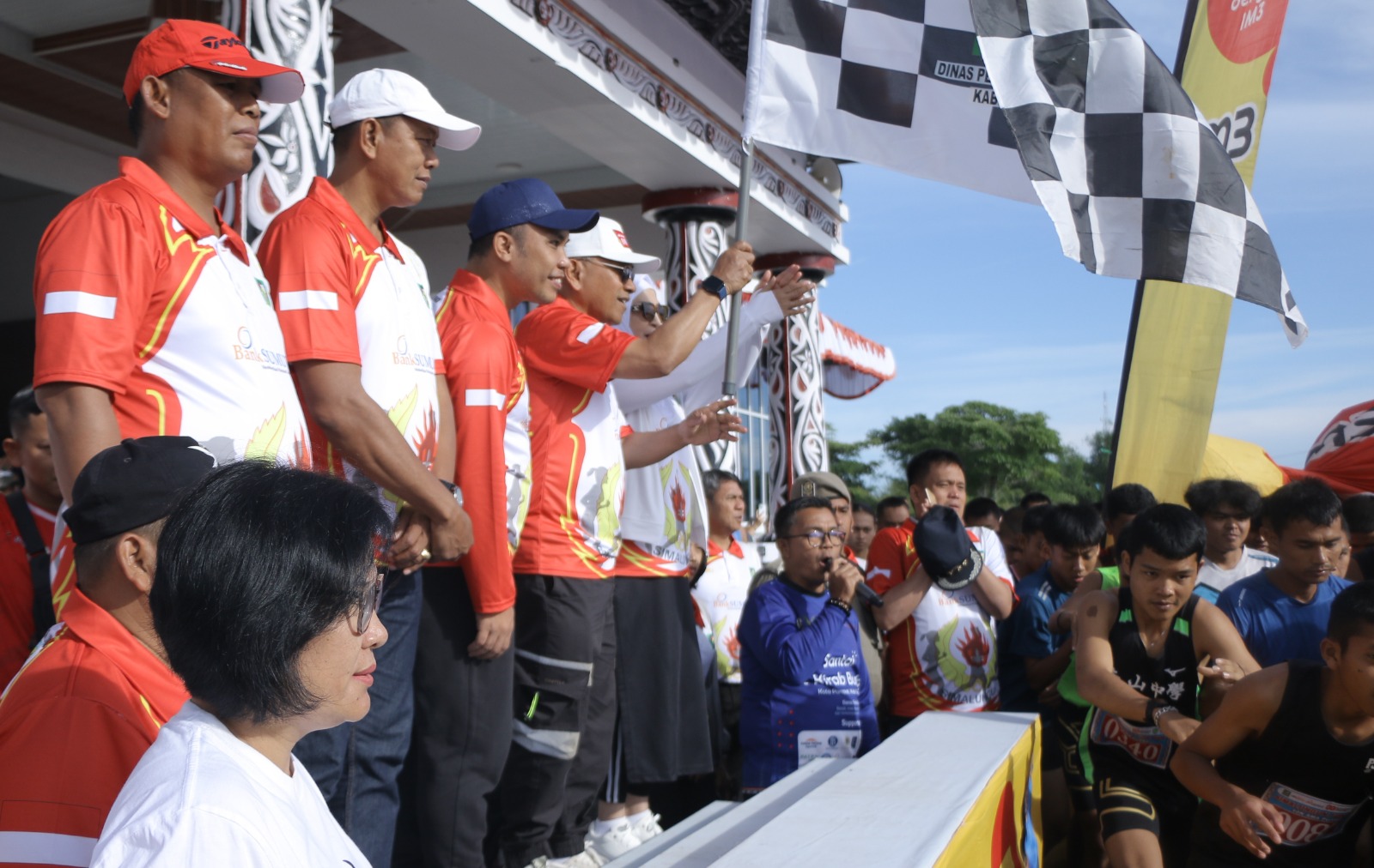 Sambut HUT Ke-80 RI, Bupati Simalungun Lepas Peserta Lomba Lari 10K