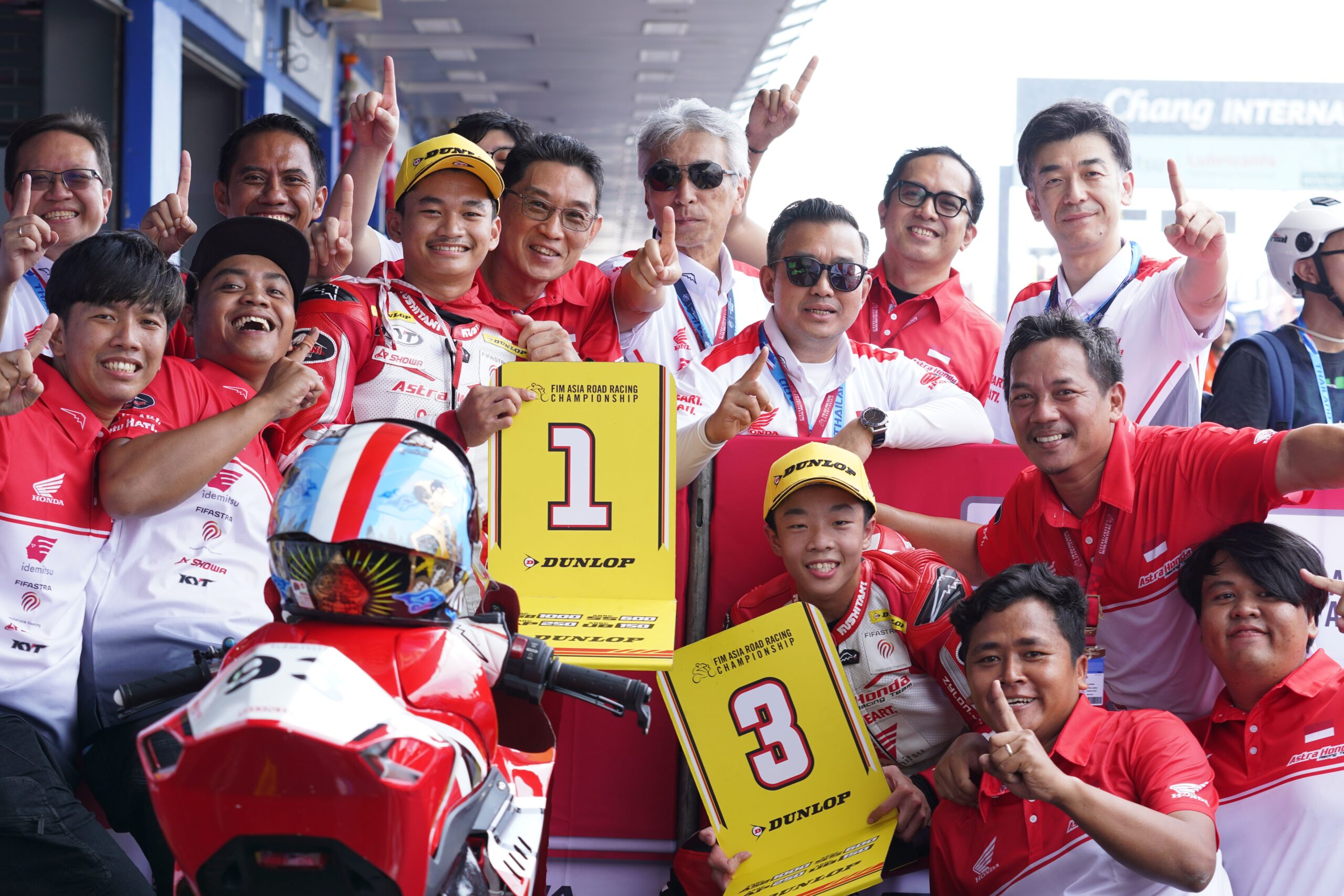 Pebalap Astra Honda Cetak Sejarah Raih Podium Ke-100 ARRC