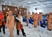 Kunjungan Kerja Ke Madina, Ketua DWP Sumut Serahkan Bantuan Makanan Dan Minuman Sehat Untuk Balita Dan Ibu Hamil