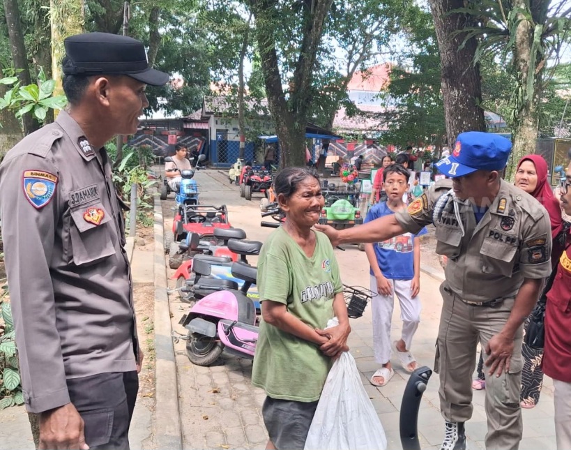 Sat Binmas Polres Pematangsiantar Dampingi Dinsos P3A Tertibkan Gepeng