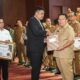 Wali Kota Pematangsiantar Terima Penghargaan UHC Dari Gubernur Sumut