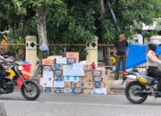 Gedung DPR Aceh Masih Dihiasi Tumpukan Air Mineral Sumbangan Rakyat