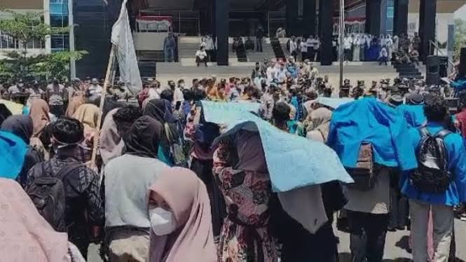 Ratusan Massa Al-Washliyah Geruduk DPRD Binjai, Kecam Anggota DPR RI Berjoget Dan PMK 85/2024