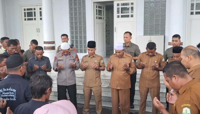Kapolda Aceh Bersama Pengurus Masjid Raya Doakan Aksi Damai Berlangsung Lancar