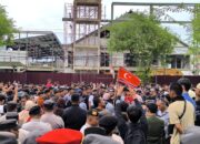 Bendera Bulan Bintang Dan One Piece Dikibarkan Pendemo Di DPRA