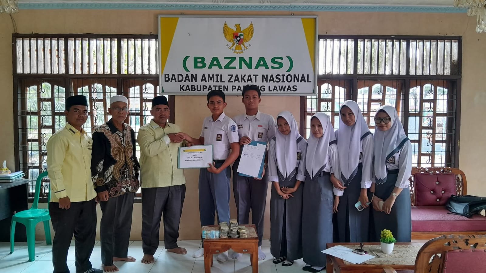 Siswa SMAN 1 Barumun Serahkan Donasi Palestina Melalui Baznas