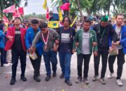 Puluhan Mahasiswa Unjuk Rasa Dan Tabur Bunga Ke DPRD Deliserdang