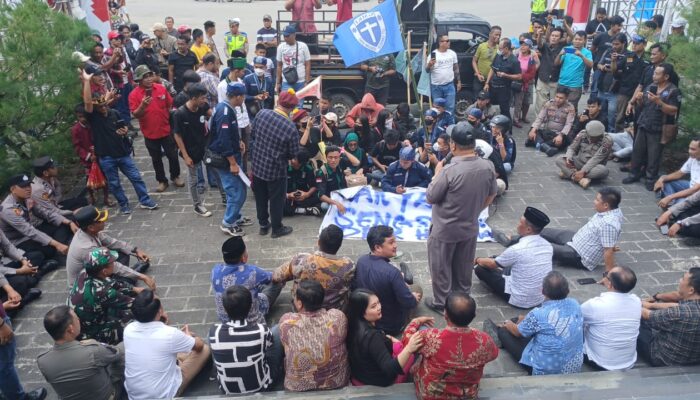 DPRD Gunungsitoli Humanis Terima Aksi Mahasiswa Aliansi Cipayung Di Lantai