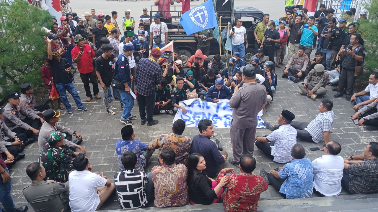 DPRD Gunungsitoli Humanis Terima Aksi Mahasiswa Aliansi Cipayung Di Lantai