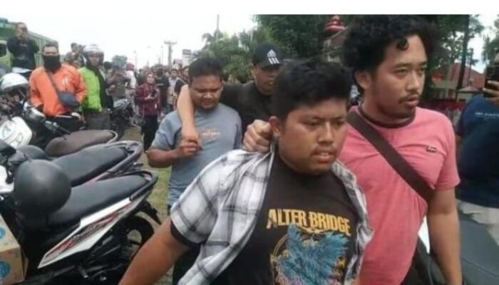 Tiga Pria Diduga Penyusup Diamankan Saat Unjuk Rasa Ojol Di Mapoldasu