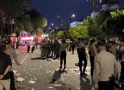 Usai Maghrib Massa Demo Ricuh Depan DPRA