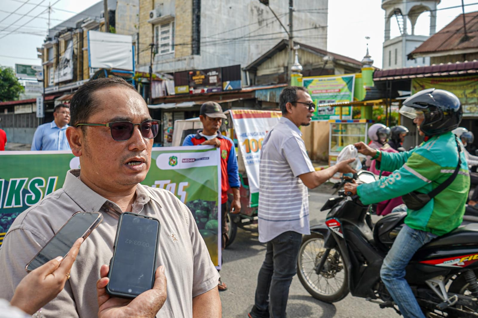 Pemko Medan Bagikan Puluhan Ribu Sarapan Kepada Pengemudi Ojol