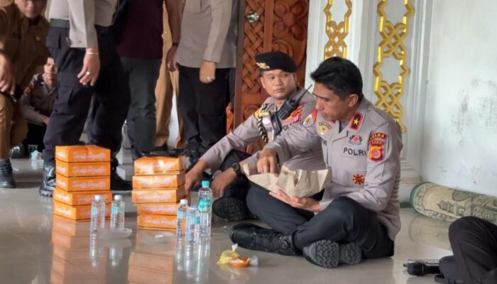 Kapolda Aceh Semangati Personel Hingga Makan Nasi Bungkus Bersama