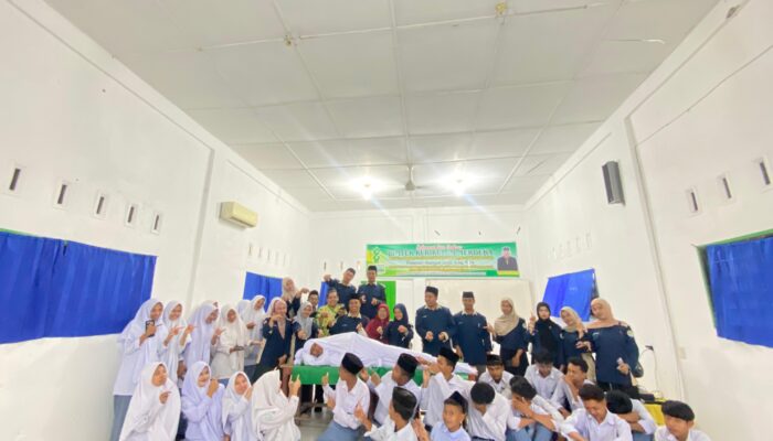 Mahasiswa KKN Universitas Al-Washliyah Praktik Fardu Kifayah Di MA Al-Washliyah Tanjung Beringin
