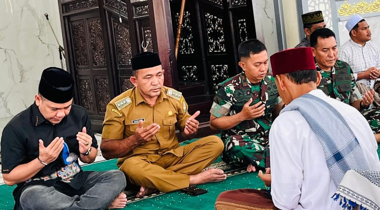 Wabup Pidie Bersama Danyon TP 857/ GG Hadiri Kenduri Syuhada