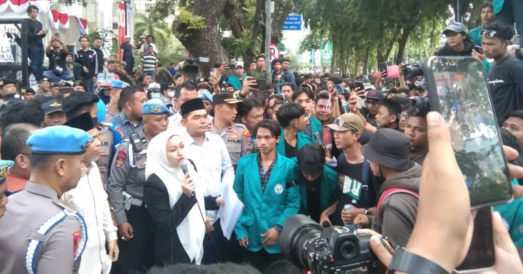 Mahasiswa Unimed Demo Di DPRD Sumut, Sampaikan 16 Tuntutan