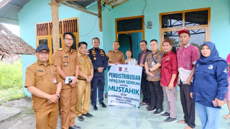 Ringankan Beban Lansia, Baznas Salurkan Paket Sembako