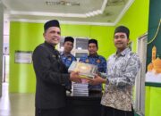 Tingkatkan Kualitas, Pemkab Bireuen Serah Kitab Untuk Dayah