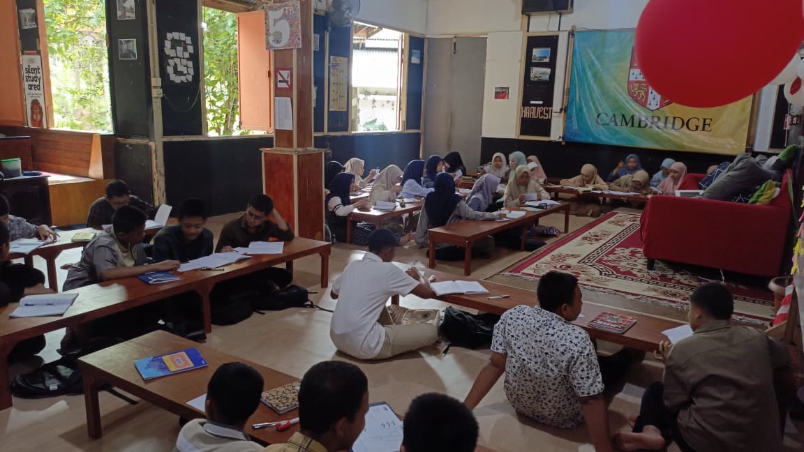 Santri Darul Mursyid Ikuti English Camp di Harau Valley