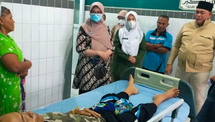 Dua Bulan Terbaring Di Rumah, Dahnil Ginting Bantu Berobat Warga Ke RS Haji Medan