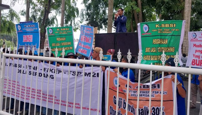 Buruh Demo Kantor Bupati Deliserdang Tuntut Kenaikan Upah Dan Soroti Perusahaan Outsourcing