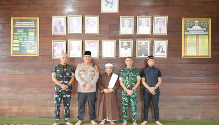 Kapolres Langkat Silaturahmi Dengan Tuan Guru Babussalam, Mohon Dukungan Ulama