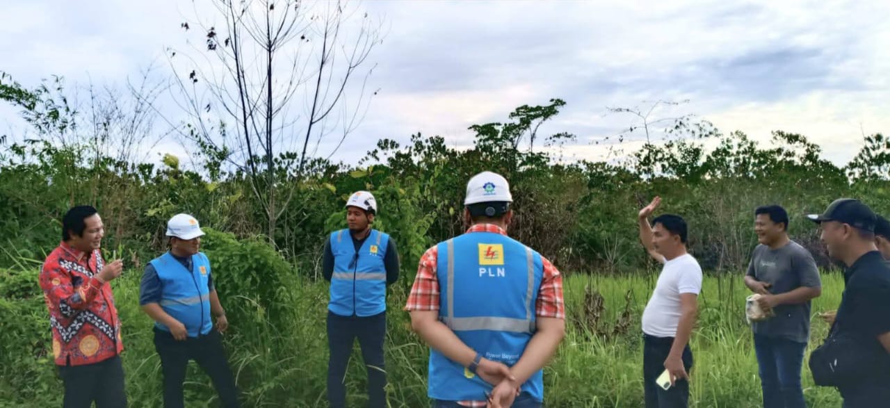 Bupati Dan PLN UP3 Nias Survey Lahan PLTS Di Nisbar