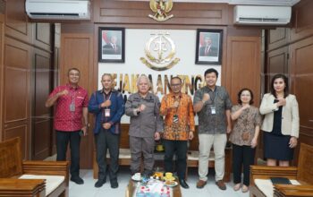 Komisi Pengawas Persaingan Usaha (KPPU) Kantor Wilayah I melakukan kunjungan silaturahmi ke Kejaksaan Tinggi Sumatera Utara. Kunjungan tersebut dalam rangka memperkuat pengawasan persaingan usaha yang sehat.