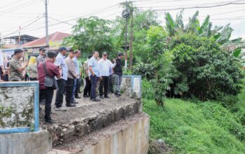Meski Hari Libur, Asri Ludin Tambunan Tinjau Pembangunan Jembatan Sei Kualanamu