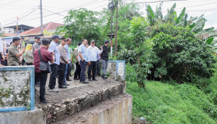 Meski Hari Libur, Asri Ludin Tambunan Tinjau Pembangunan Jembatan Sei Kualanamu