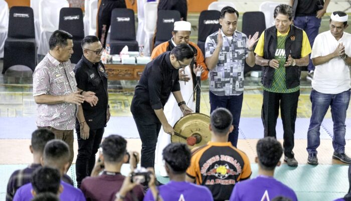 Buka Kejuaraan Tarung Derajat Piala Wali Kota Rico Waas Terkesima Saksikan Atraksi Atlet