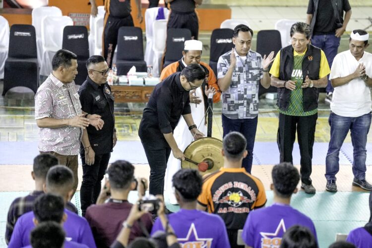Buka Kejuaraan Tarung Derajat Piala Wali Kota Rico Waas Terkesima Saksikan Atraksi Atlet