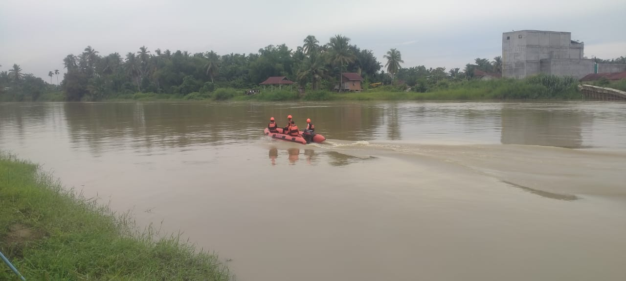 Ayah Dan Anak Dikabarkan Tenggelam Di Sungai Tamiang