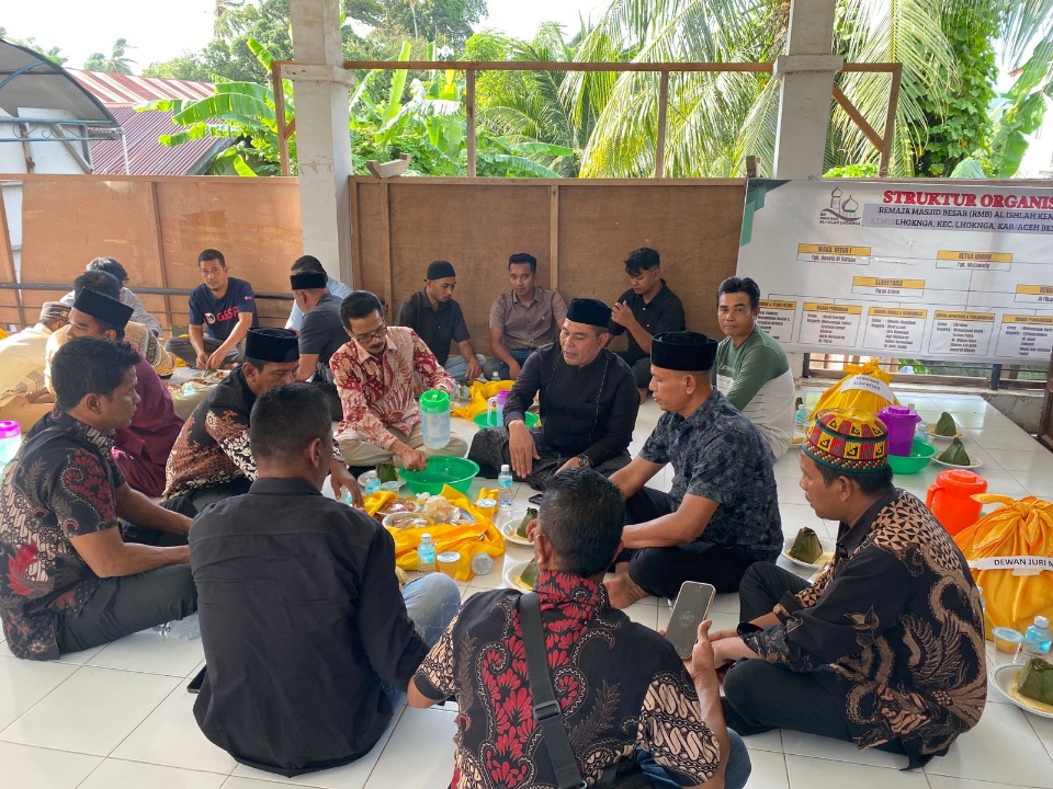 Bupati Aceh Besar Silaturrahmi Dengan Masyarakat Lhoknga Pada Peringatan Maulid Nabi