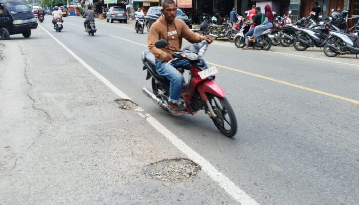 Jalan Nasional Di Pidie Bertabur Lubang
