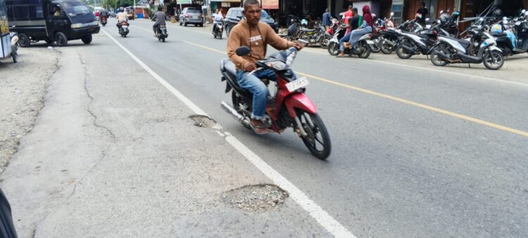 Jalan Nasional Di Pidie Bertabur Lubang