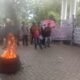 Sempat Bakar Ban, Mahasiswa Pemuda Dan Masyarakat Demo DPRD Madina