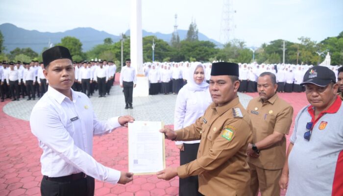 Syech Muharram Serahkan SK Pengangkatan 890 PPPK Aceh Besar Tahap I