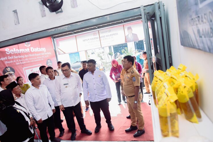 Tinjau KDMP Klambir V Kebun, Asri Ludin Tambunan Dorong Koperasi Lain Segera Aktif