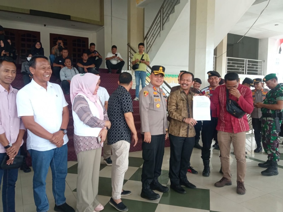 DPRK Aceh Tamiang Tunda Keputusan Tuntutan Pendemo PT. DJ