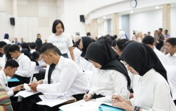 PT PLN (Persero) terus menunjukkan keseriusannya dalam menyiapkan sumber daya manusia (SDM) unggul guna mendukung transformasi perusahaan. Salah satu langkah nyata diwujudkan melalui program ikatan kerja bagi mahasiswa Institut Teknologi PLN (ITPLN). Pada seremoni penandatanganan kontrak ikatan kerja 2025, di Jakarta, Selasa (2/9), sebanyak 109 mahasiswa baru resmi bergabung dalam program tersebut.