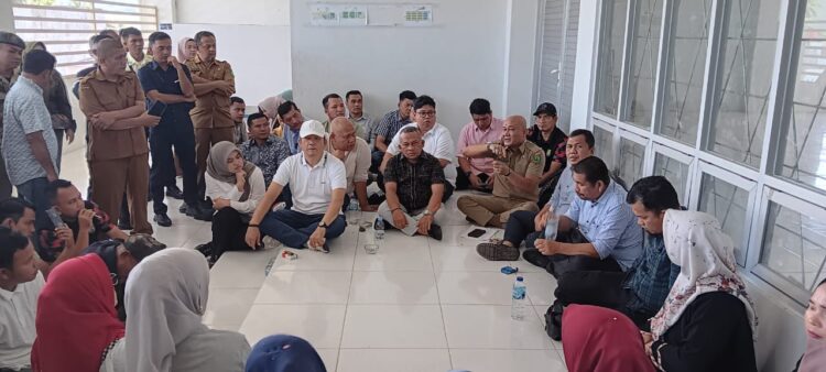 Pasca Demo, DPRD Madina Temui Pedagang Di Pasar Baru Panyabungan