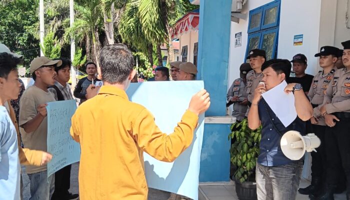 Puluhan Massa Geruduk Kantor Disdik Madina, Tuntut Usut Tuntas Pungli