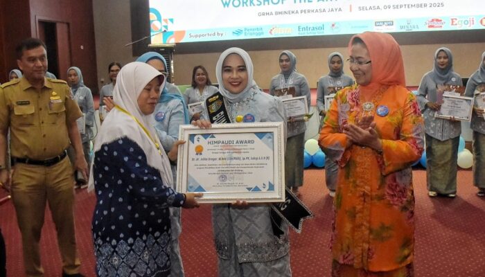 Ny. Jelita Asri Ludin Tambunan Dianugerahi Tokoh Perempuan Peduli PAUD Kategori Utama