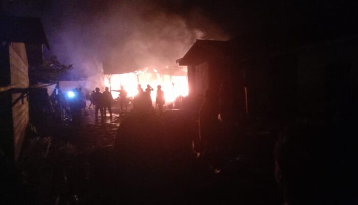 Kebakaran Di Paya Baning, Dua Rumah Hangus, Dua Terdampak