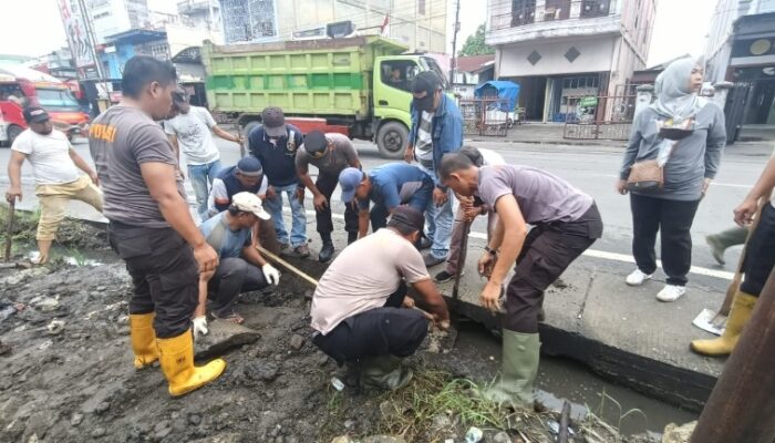 Kapolsek P. Brandan Imbau Warga Tidak Buang Sampah Ke Kanal