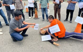 Rekonstruksi Pembunuhan Siswi SMAN 1 Natal, Keluarga Minta Pelaku Dihukum Mati