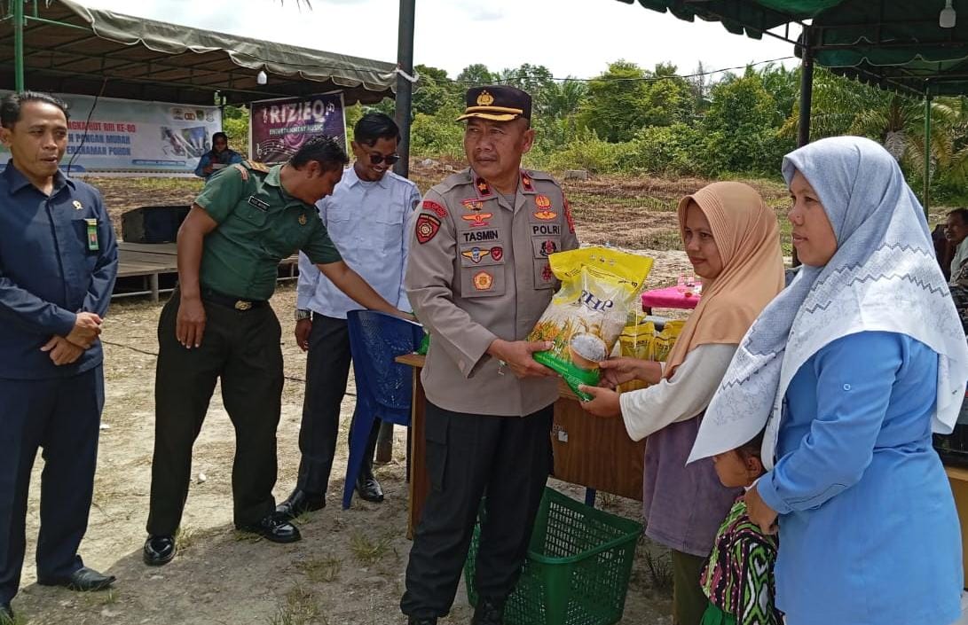 Peringati HUT Ke-80, Sahuti Keluhan Masyarakat RRI Buka Stand Pangan Murah
